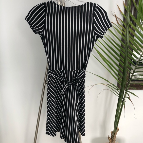 Wrap around style dress - Picture 4 of 4